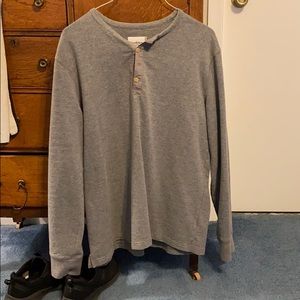 Gray long sleeve quarter button
